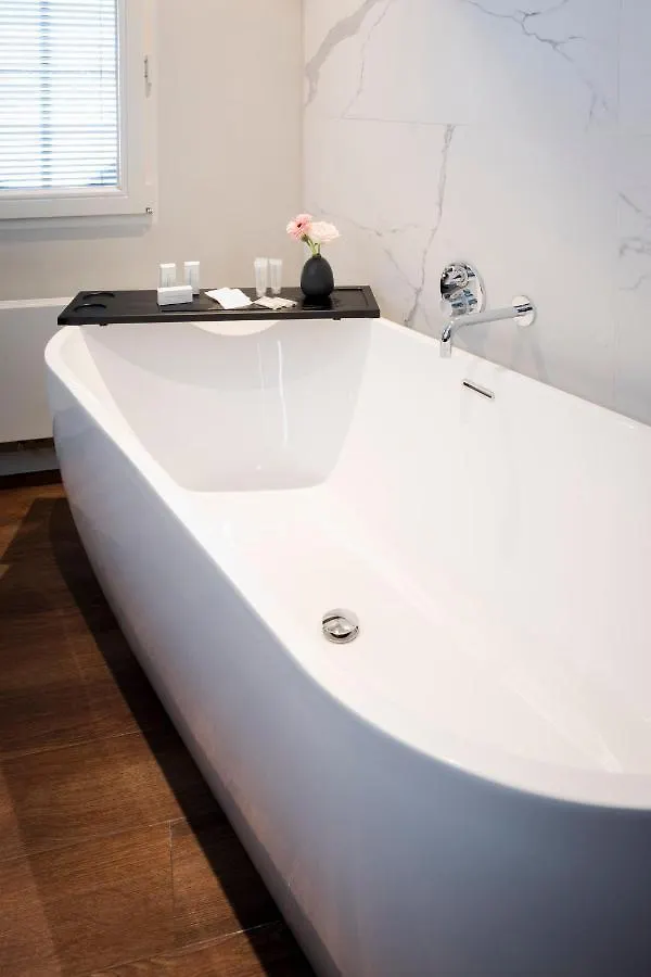 B&B L'Histoire De L'Eclair Bruges 0*,  Belgium